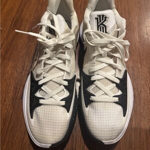 Nike Kyrie Irving Basketball Shoes